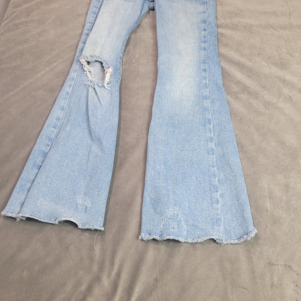 Forever 21‎ Kids Girls Light Wash Distressed Flare Leg Jeans Raw Hem Size 9/10 - Picture 2 of 9